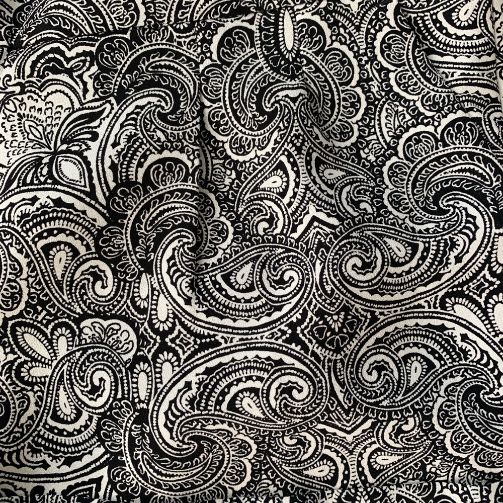 Express Mid Rise Paisley Shorts Size 4 - Picture 4 of 6